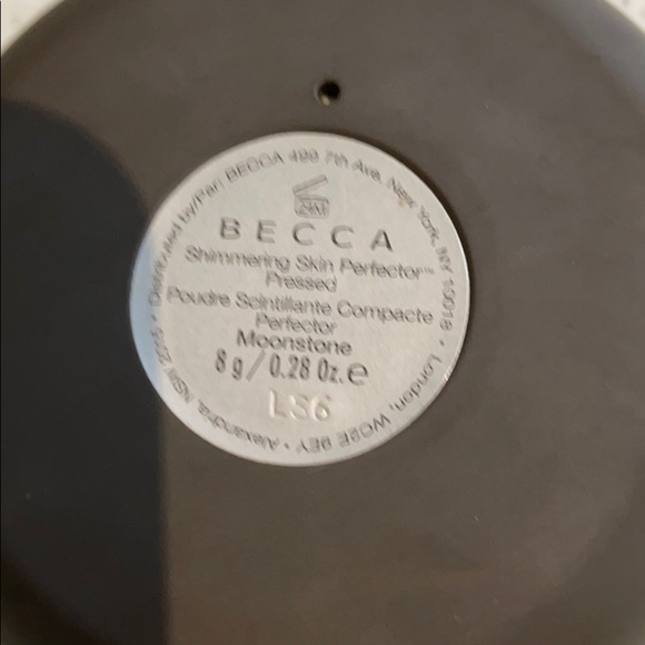 Becca Powder - Picture 2 of 2
